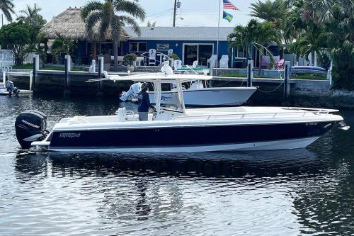 Intrepid 323 Cuddy recensioni e scheda tecnica